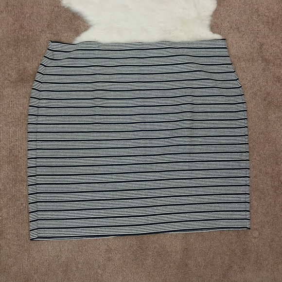 LOFT Dresses & Skirts - LOFT Pencil Skirt Plus Striped Black White Sz: 22